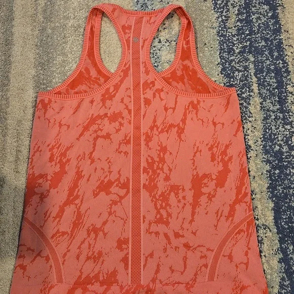 Lululemon Swiflty Tank - Picture 4 of 5